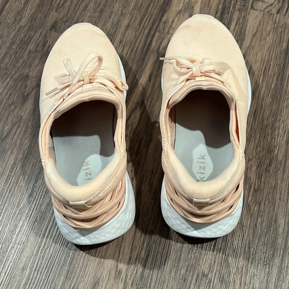 KIZIK ATHENS Peaches N Cream Easy Slip In Sneakers Shoes M's 11.5 Wide/W 13wide
